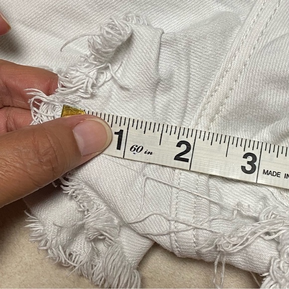 Levi’s Shorts Women’s Size 30 White Raw Hem Denim Cut Off Shorts - Picture 9 of 14
